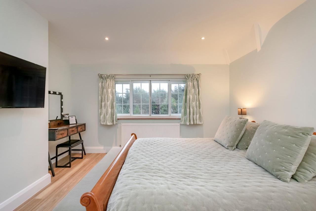 Готель Westleigh Ashtead Екстер'єр фото