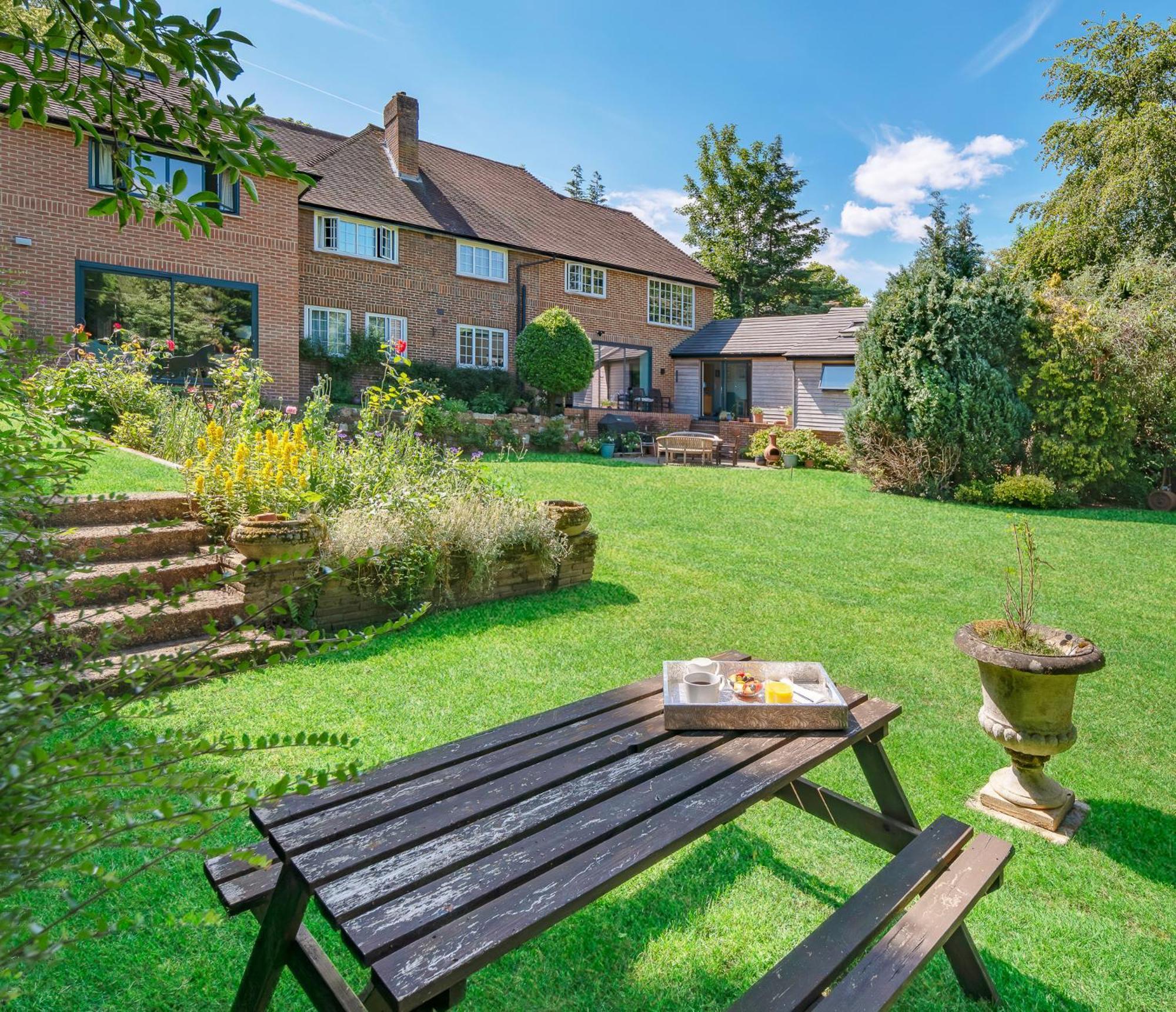 Готель Westleigh Ashtead Екстер'єр фото